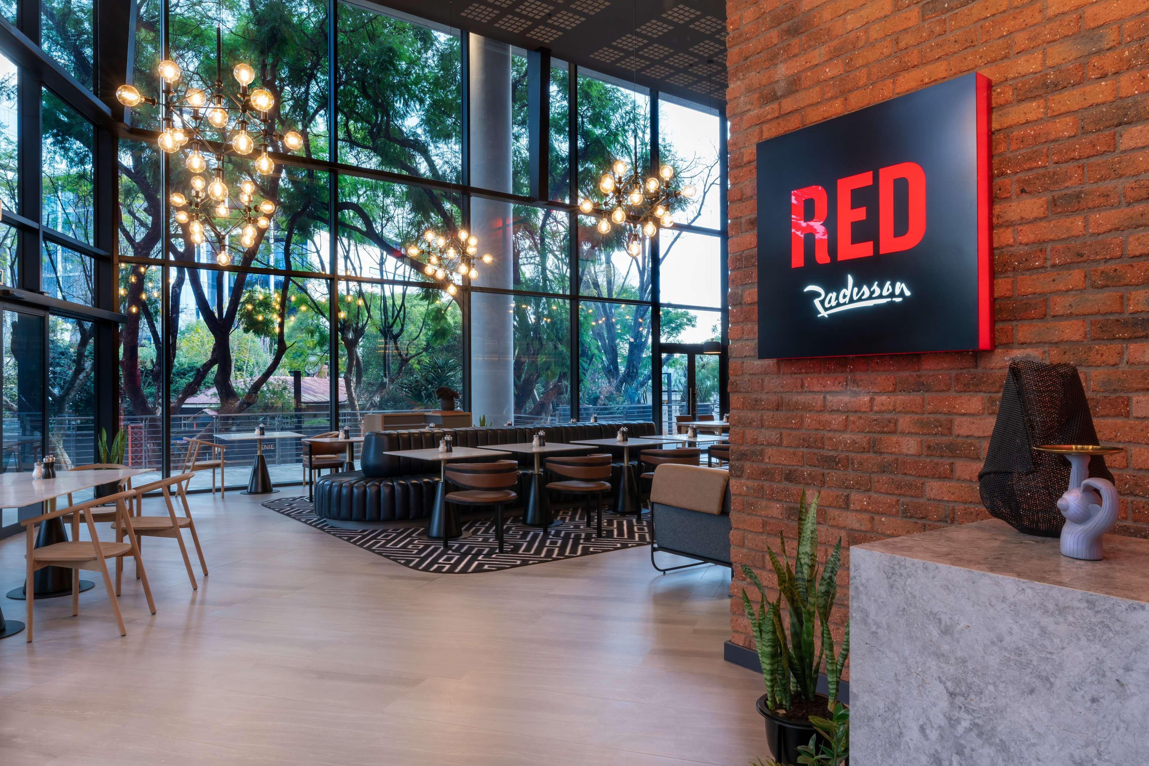 Radisson Red Hotel Johannesburg Rosebank Exterior photo